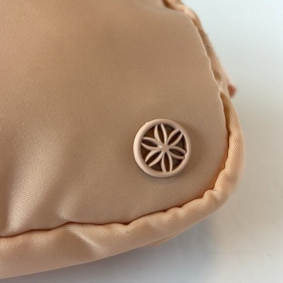 NEW GAIAM Ballet Pink Waist Pack Zipper Top - Picture 6 of 6